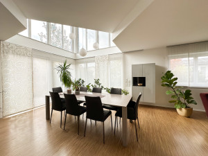 Offenes, helles Esszimmer